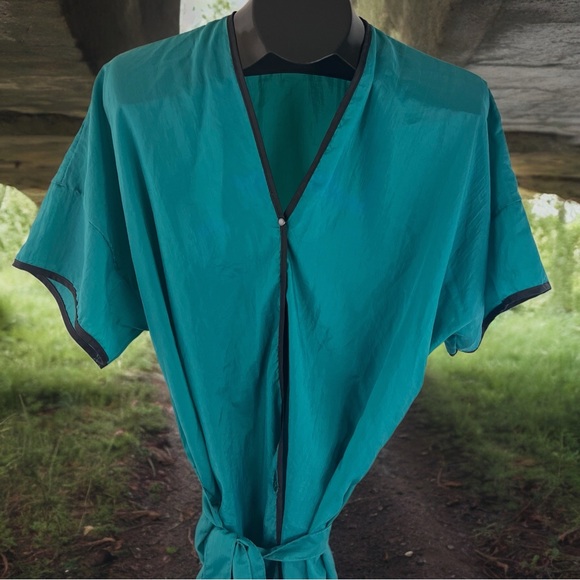 Nylon Robe by André, Style 8101 OS - Picture 5 of 8